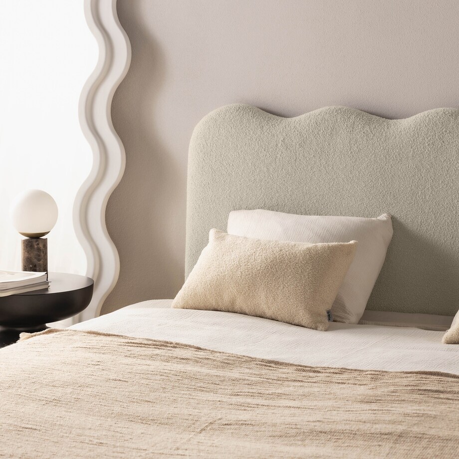 Łóżko 160x200 cm ze stelażem i pojemnikiem bouclé beżowe