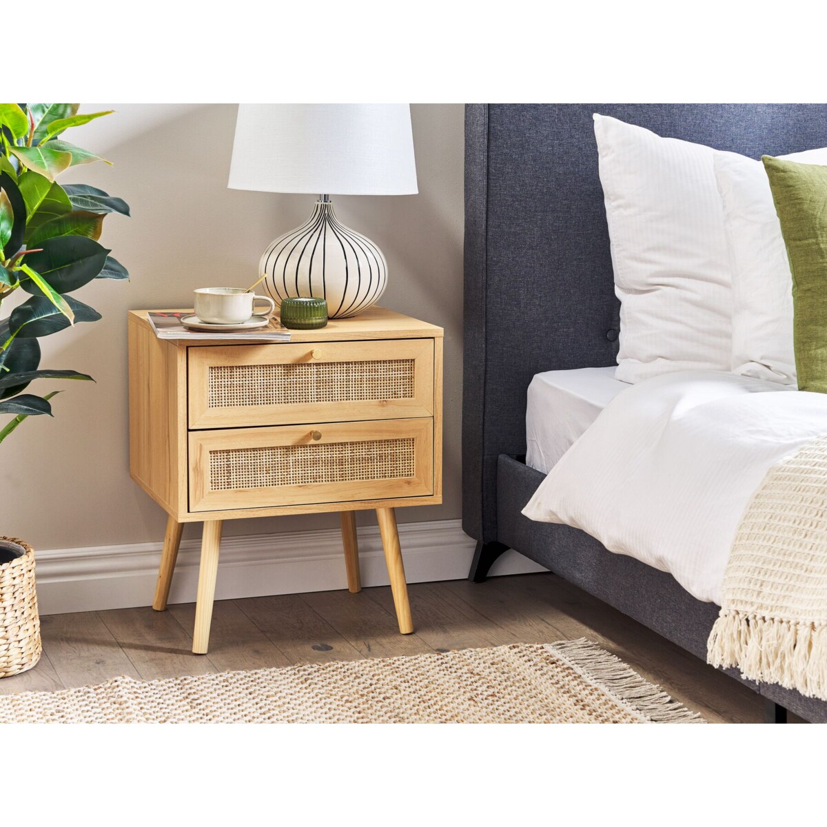 Szafka nocna 2 szuflady fronty rattanowe jasne drewno PEROTE