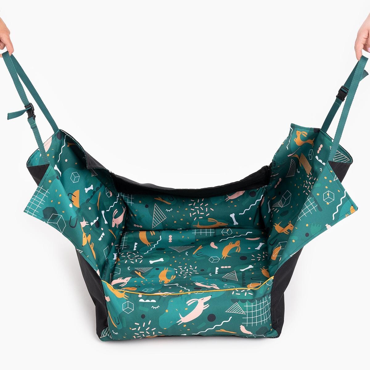 Fotelik do samochodu "Psy na jawie"