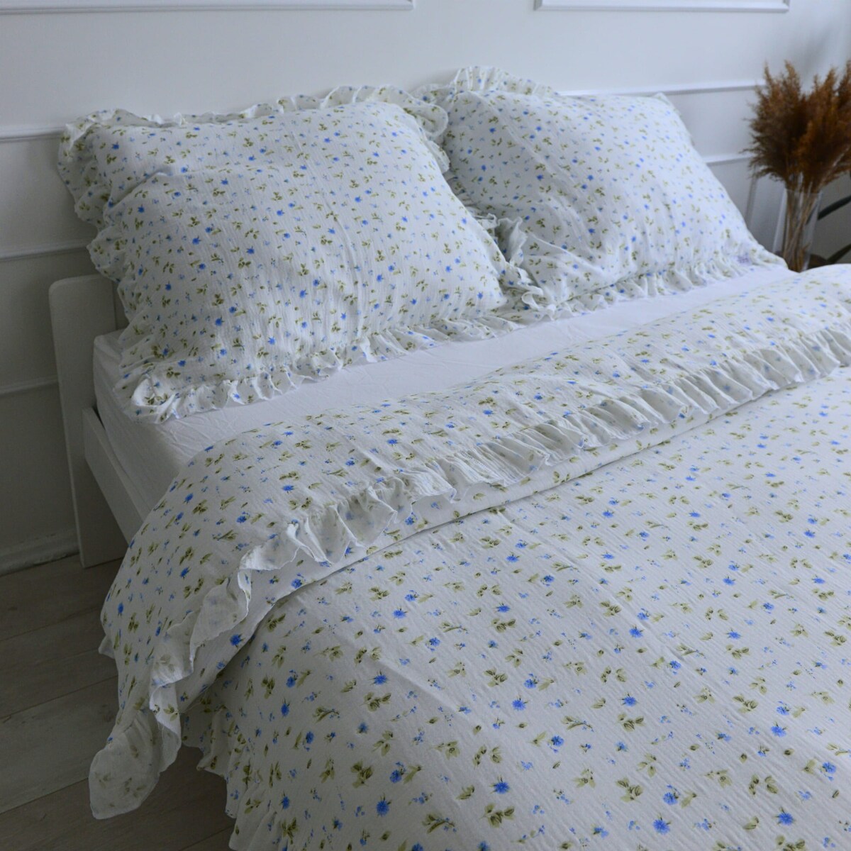 Pościel Muślinowa Z Ozdobną Falbanką Komplet Zestaw 140X200 Cm Niebieskie Kwiatki + Poduszka 70X80 Cm