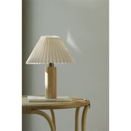 Lampa stołowa z drewna kauczukowego Plisse 50 cm