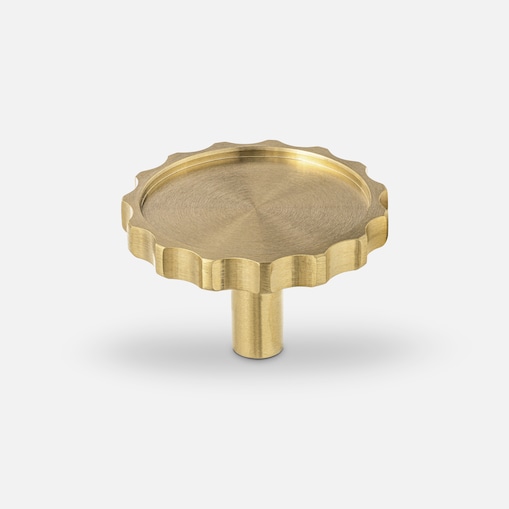 LEXI L uchwyt jednopunktowy mosiężny szczotkowany nielakierowany