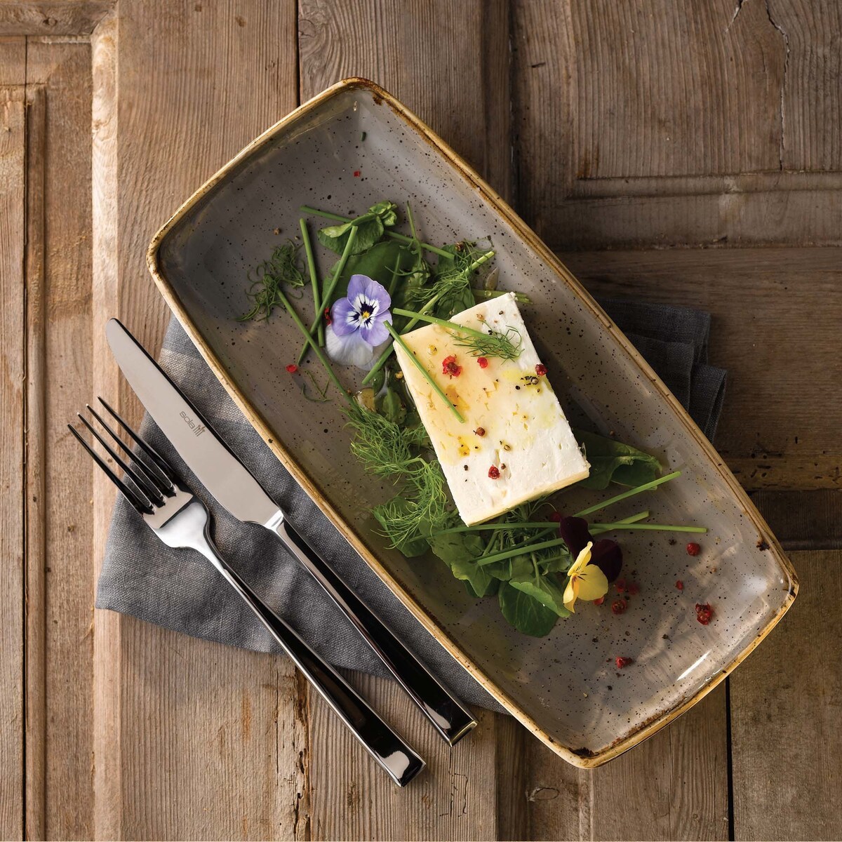 Talerz trójkątny Stonecast Peppercorn Grey 229 mm