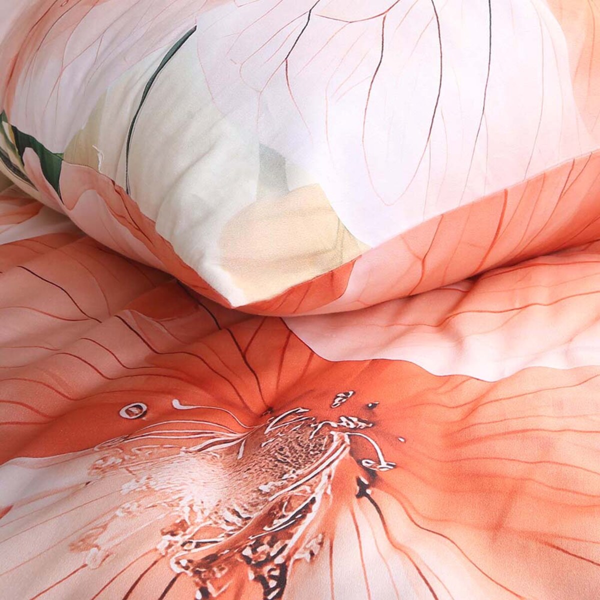 Poszewka dekoracyjna satynowa 40x40 Camellia kremowa w pomarańczowe kwiaty, Satynlove Premium