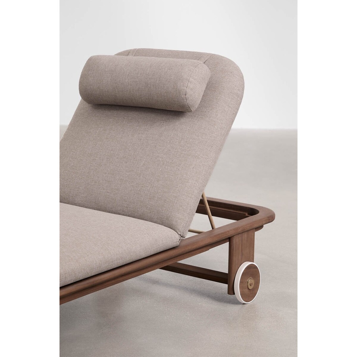 Leżak rozkładany z drewna akacjowego Uleno, ciemny