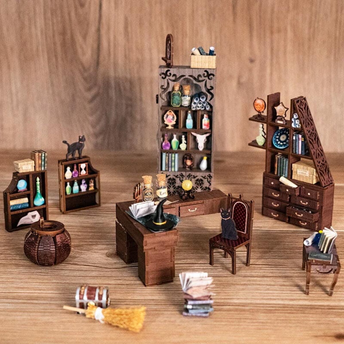 Miniaturowy domek Book Nook - Magiczna apteka - CuteBee