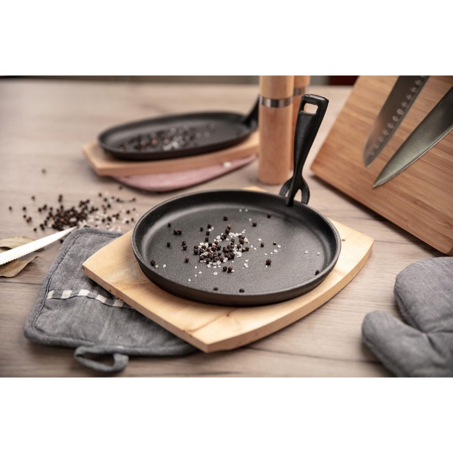 PATELNIA TALERZ ŻELIWNE na desce jedzenie stek mięso warzywa na gorąco box