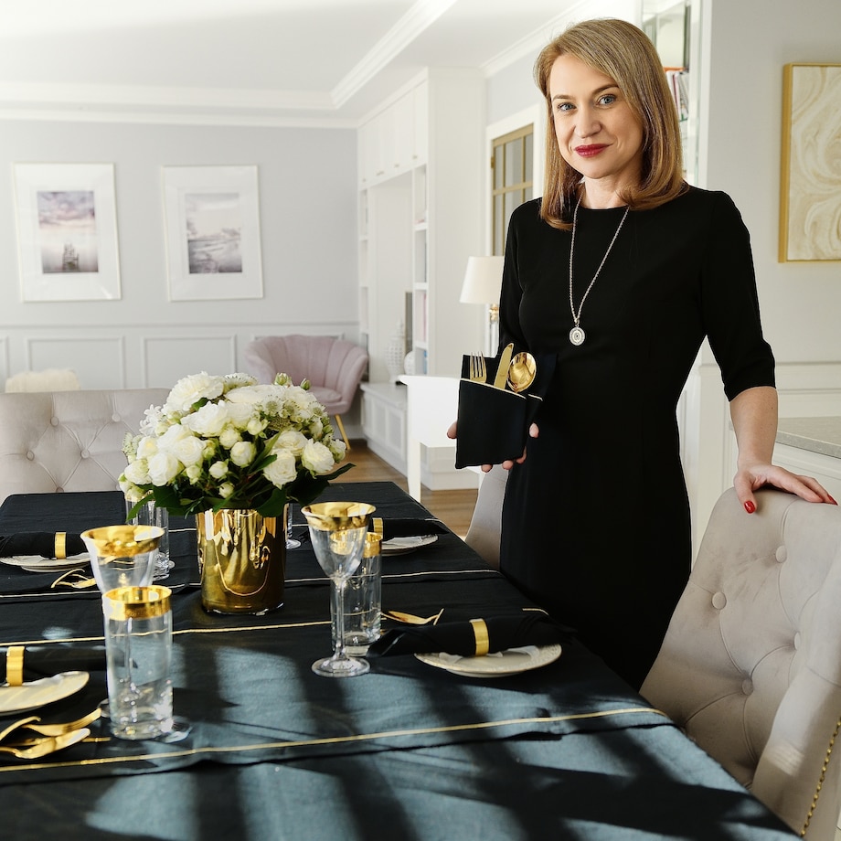 Lniany obrus Royal Black Goldenline – 140 × 250 cm