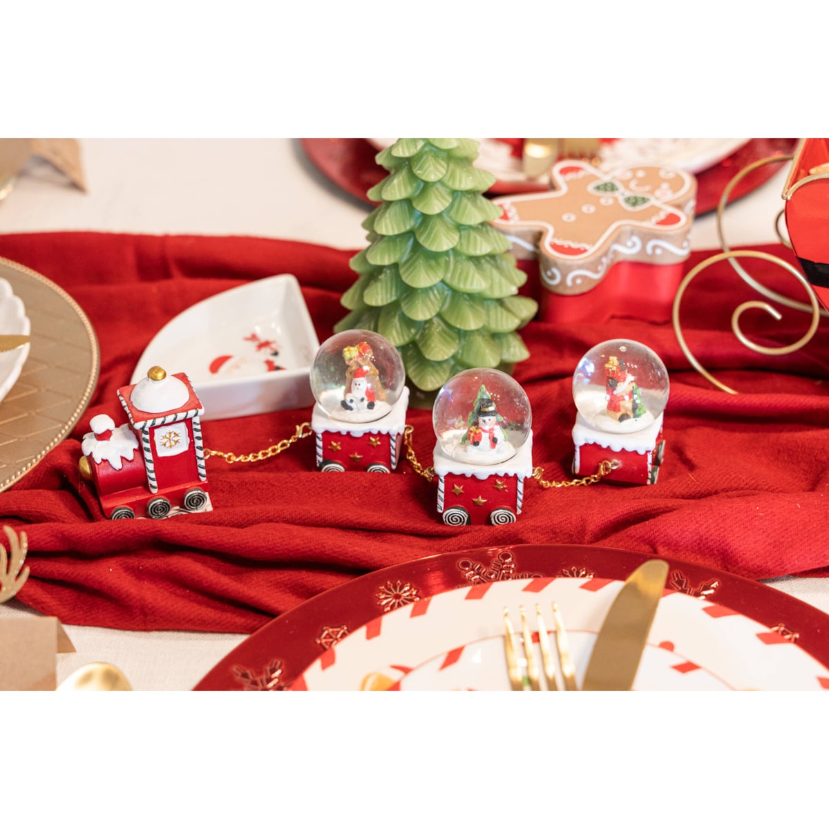 Pociąg świąteczny ze śnieżnymi kulami, ozdoba bożonarodzeniowa