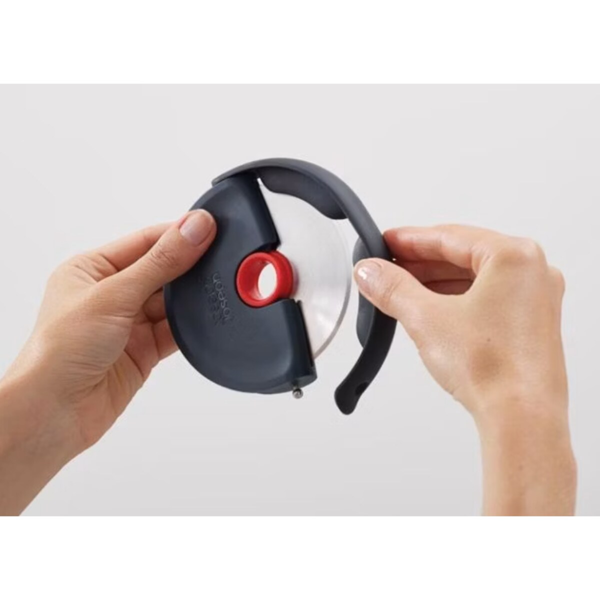 Nóż do pizzy Disc, 12 x 10.7 x 1.8 cm, Joseph Joseph