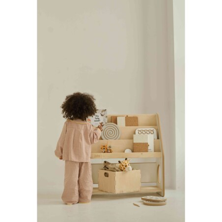 Drewniany regał na książki i zabawki