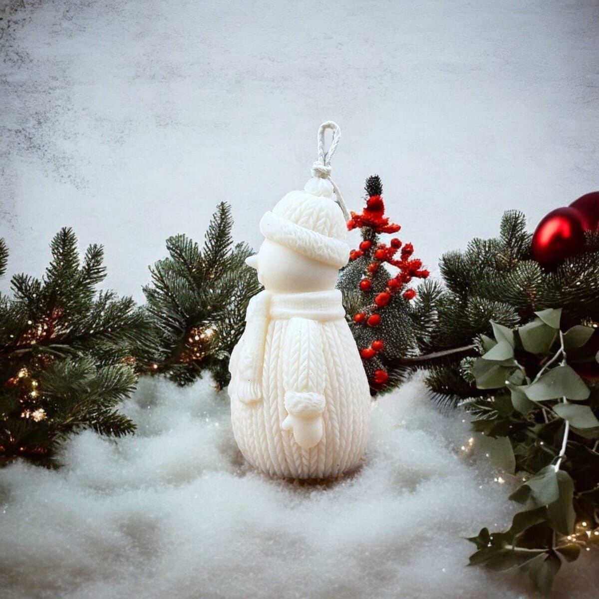 Świeca sojowa Bałwanek – ręcznie robiona świąteczna dekoracja