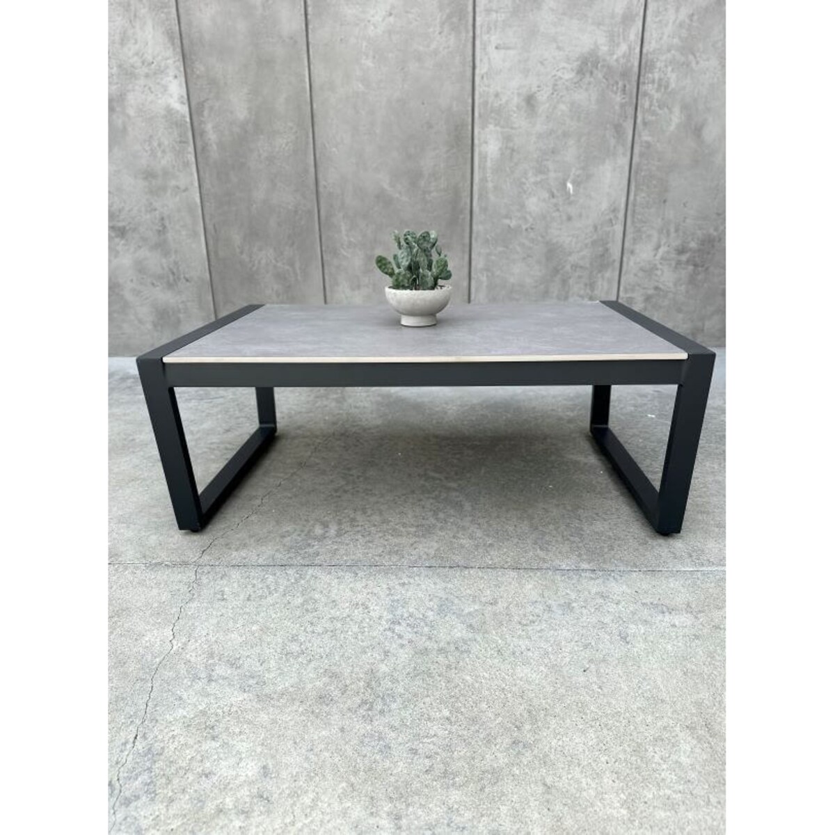 STOLIK ALUMINIOWY MAKSYMO SZARY