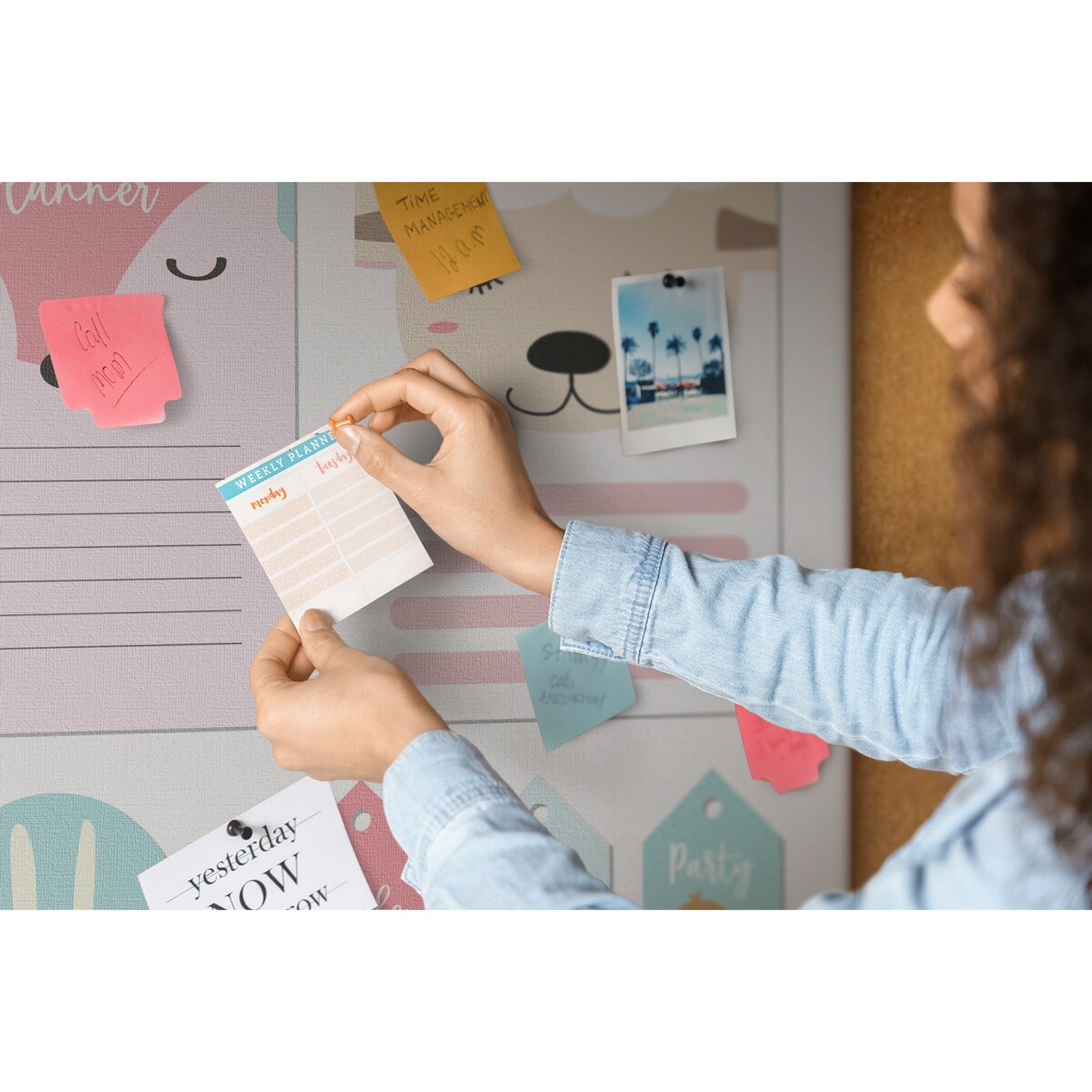 Tablica korkowa Zwierzątka 140x100cm - kolorowe pinezki