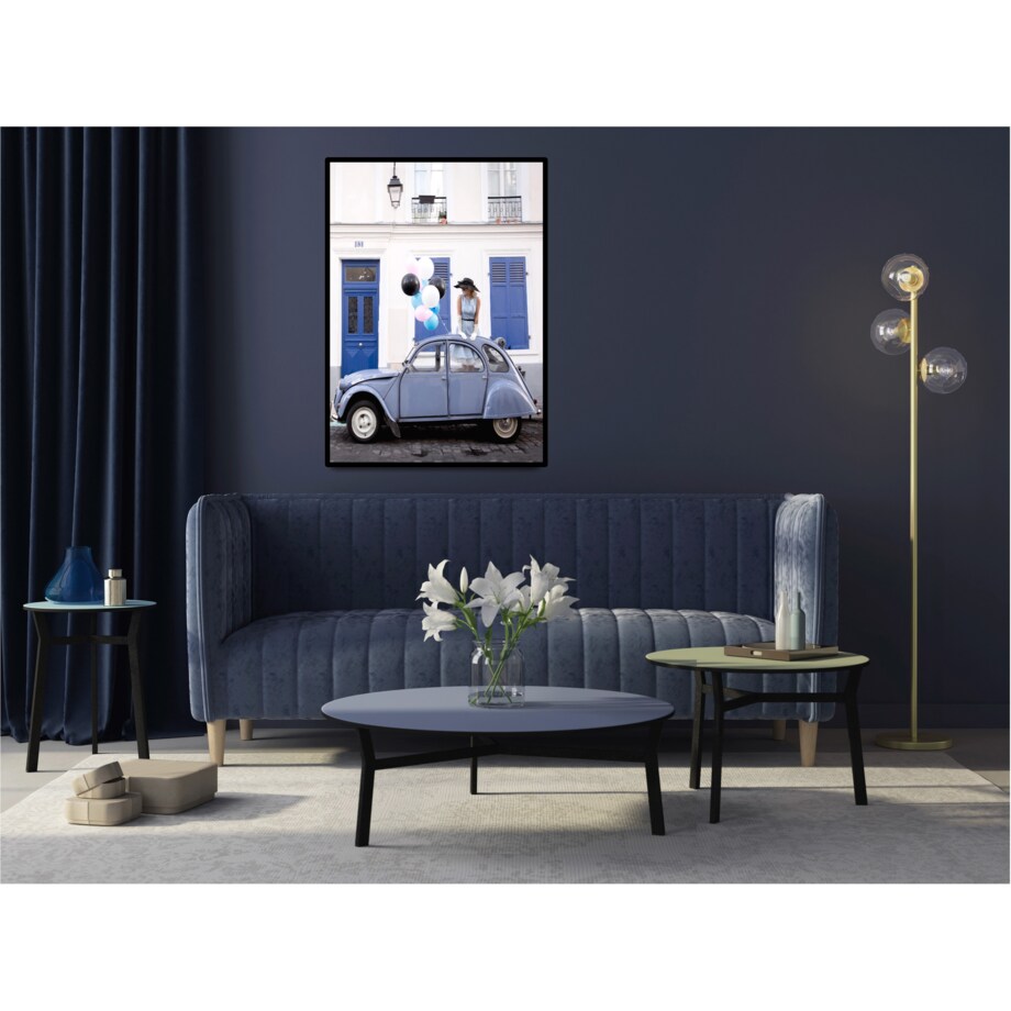 Poster Story, Plakat, Obraz - Kobieta z Balonami i Niebieski Samochód No1, wymiary 50 x 70 cm