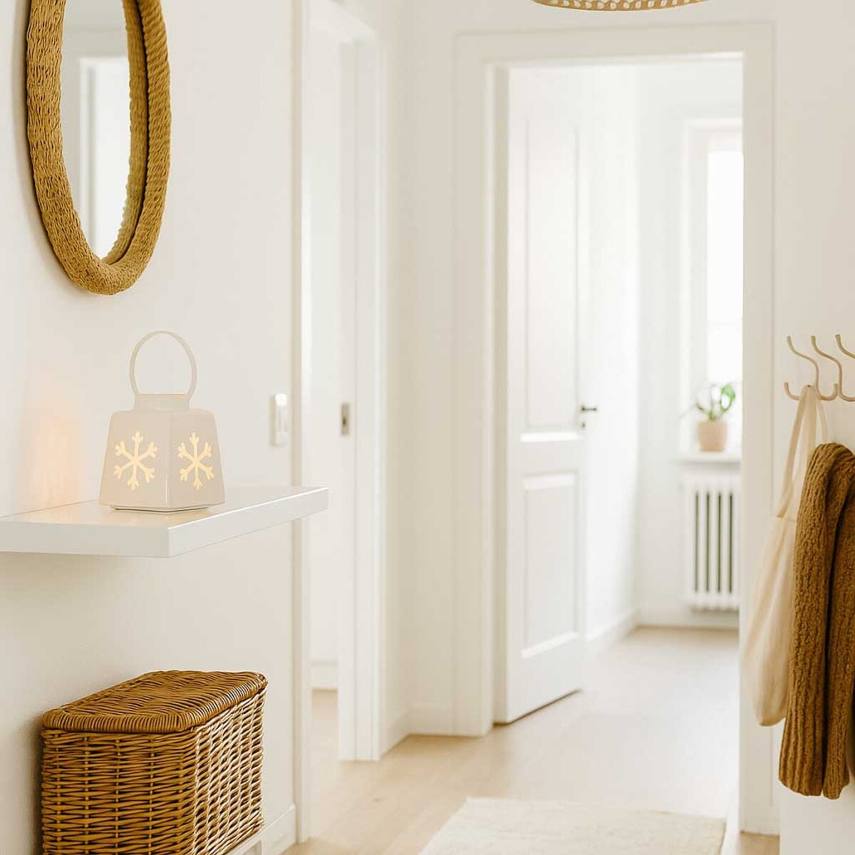 Świąteczny lampion ze świecą LED, 14 cm