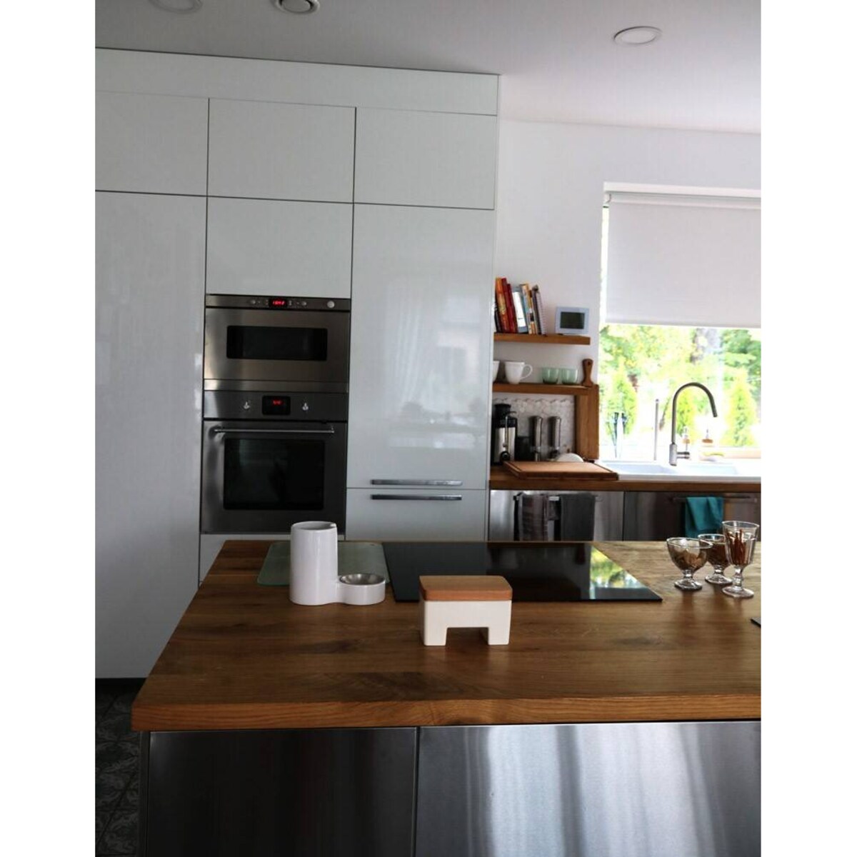 Maselniczka na wodę z drewnianą pokrywą