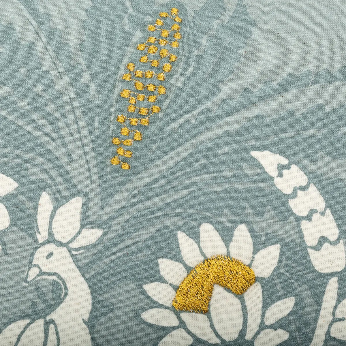 Poduszka dekoracyjna, haftowana seledynowo-zielona 58x38cm Wild