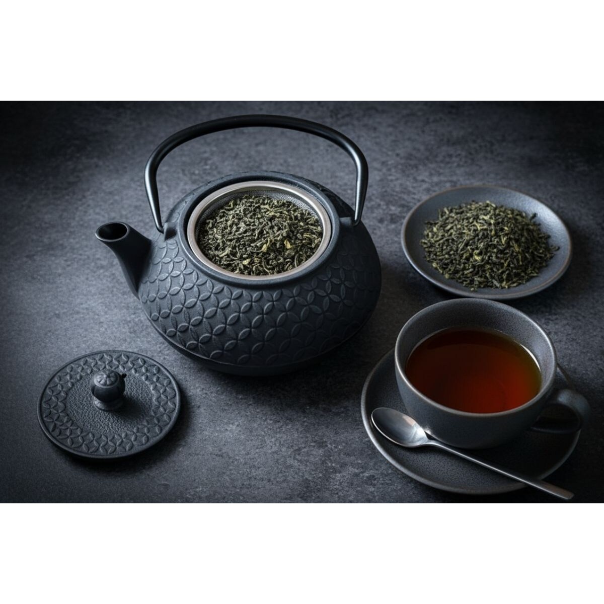 Czajnik żeliwny z zaparzaczem SABI, 1000 ml