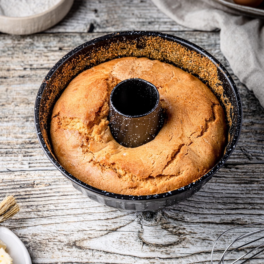 Forma do pieczenia ciasta babki z kominem z powłoką nieprzywieralną 22x10cm KLAUSBERG