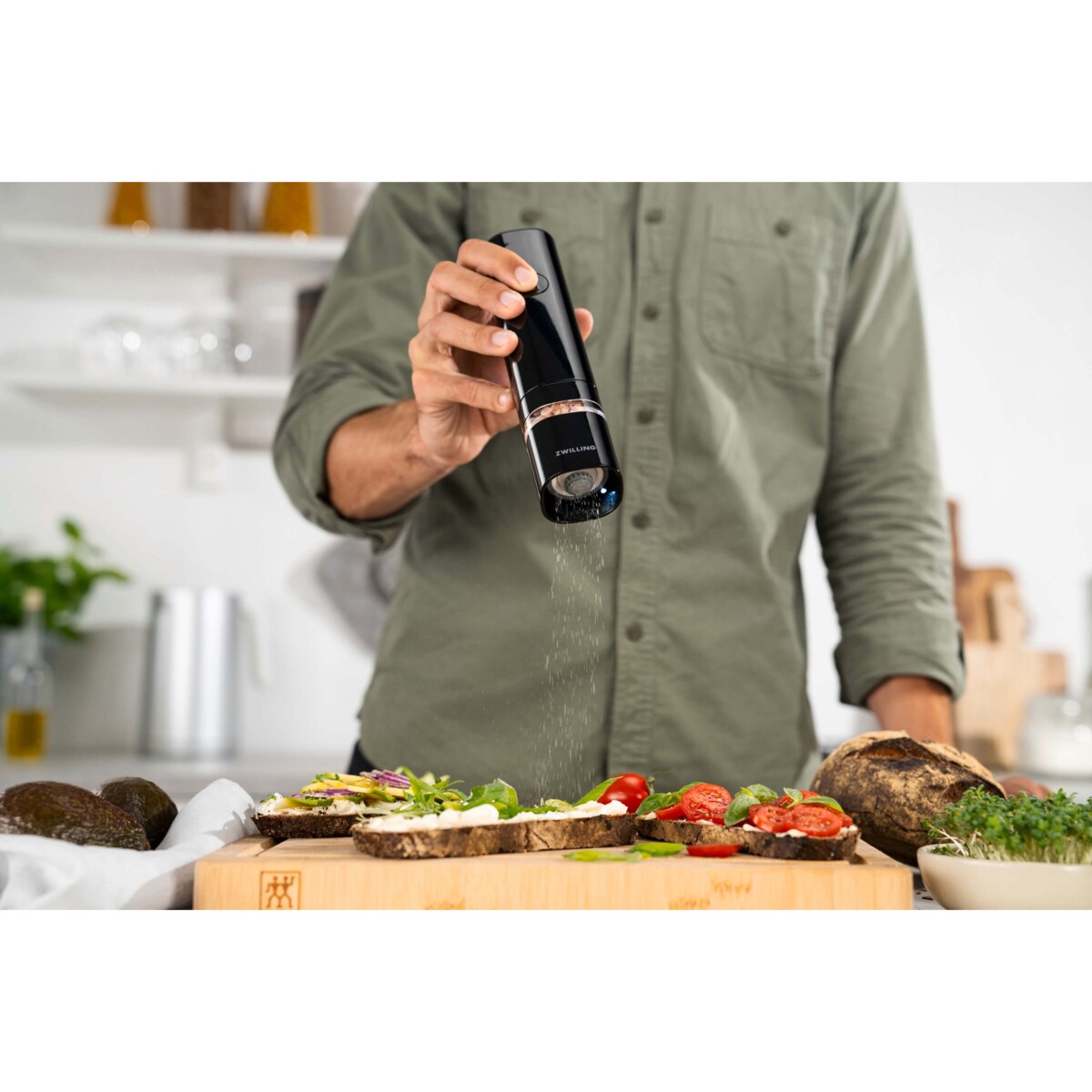 Młynek elektryczny do przypraw Zwilling Enfinigy - Czarny