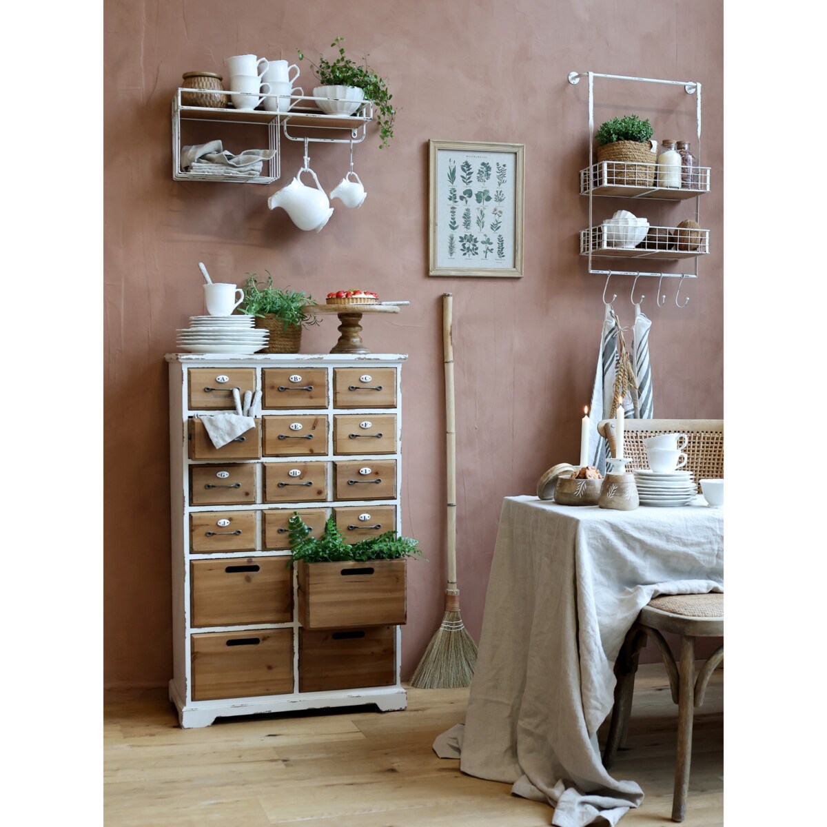 Komoda drewniana postarzana z szufladami