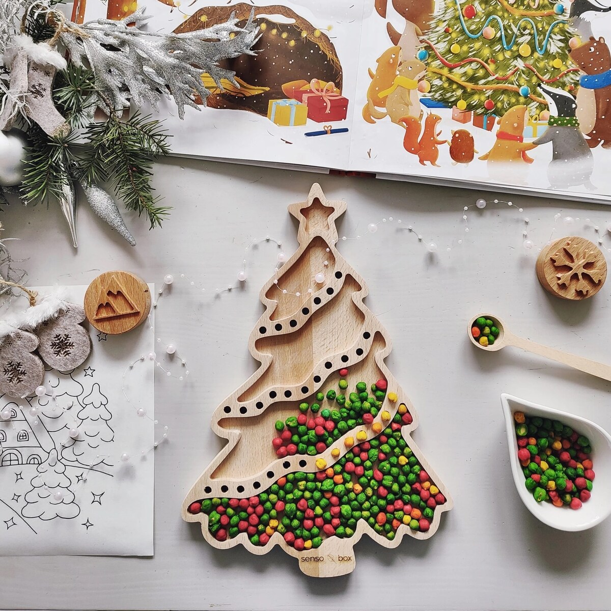 Drewniana wysypywanka sensoryczna choinka