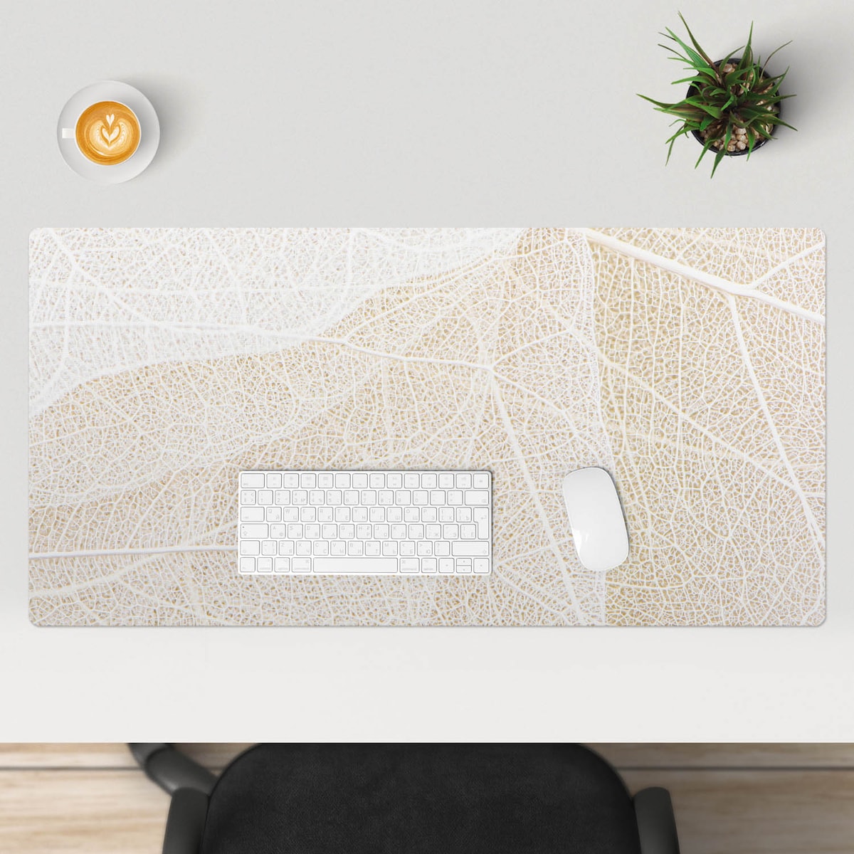 Beżowa mata na biurko Liść w delikatnym wzorze, 100x50 cm