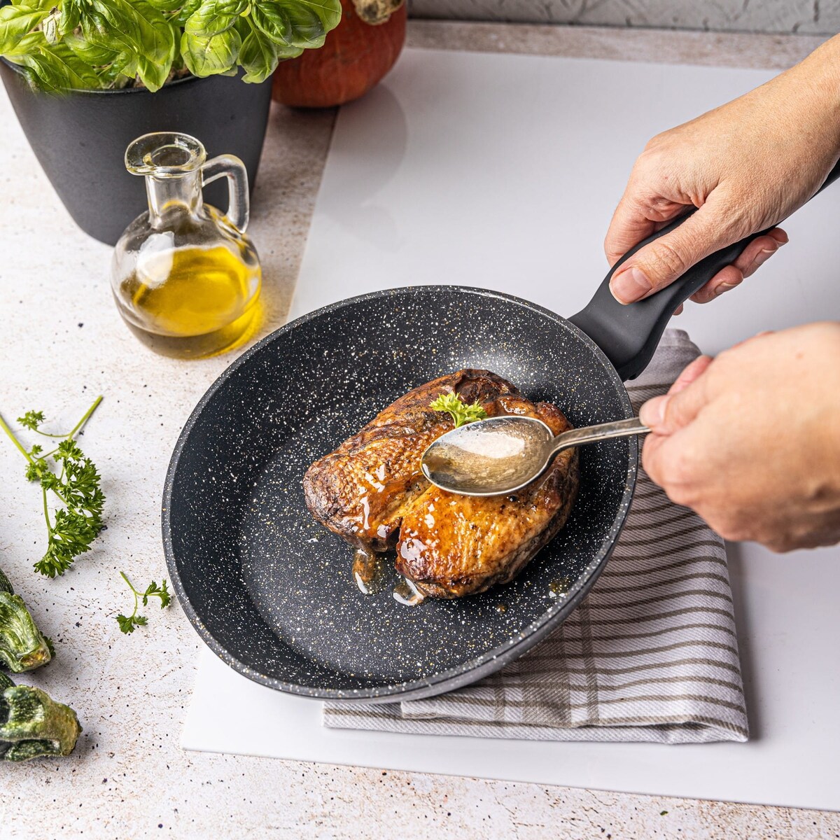 Patelnia z powłoką marmurową 20cm indukcja KLAUSBERG