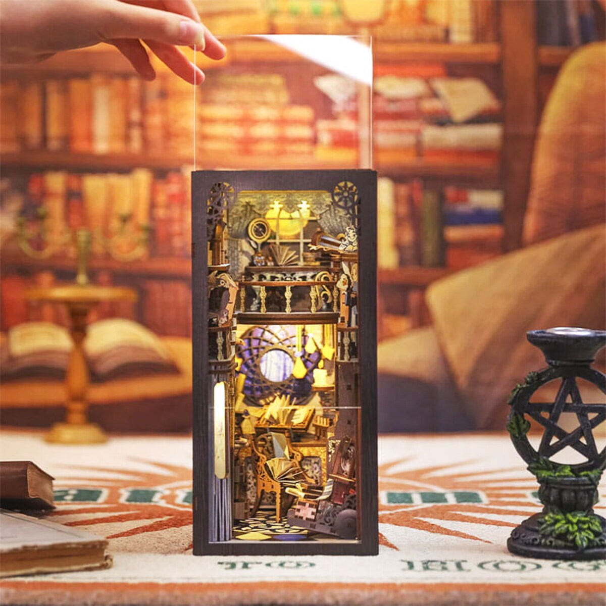 Miniaturowy domek Book Nook - Pracownia alchemika - CuteBee