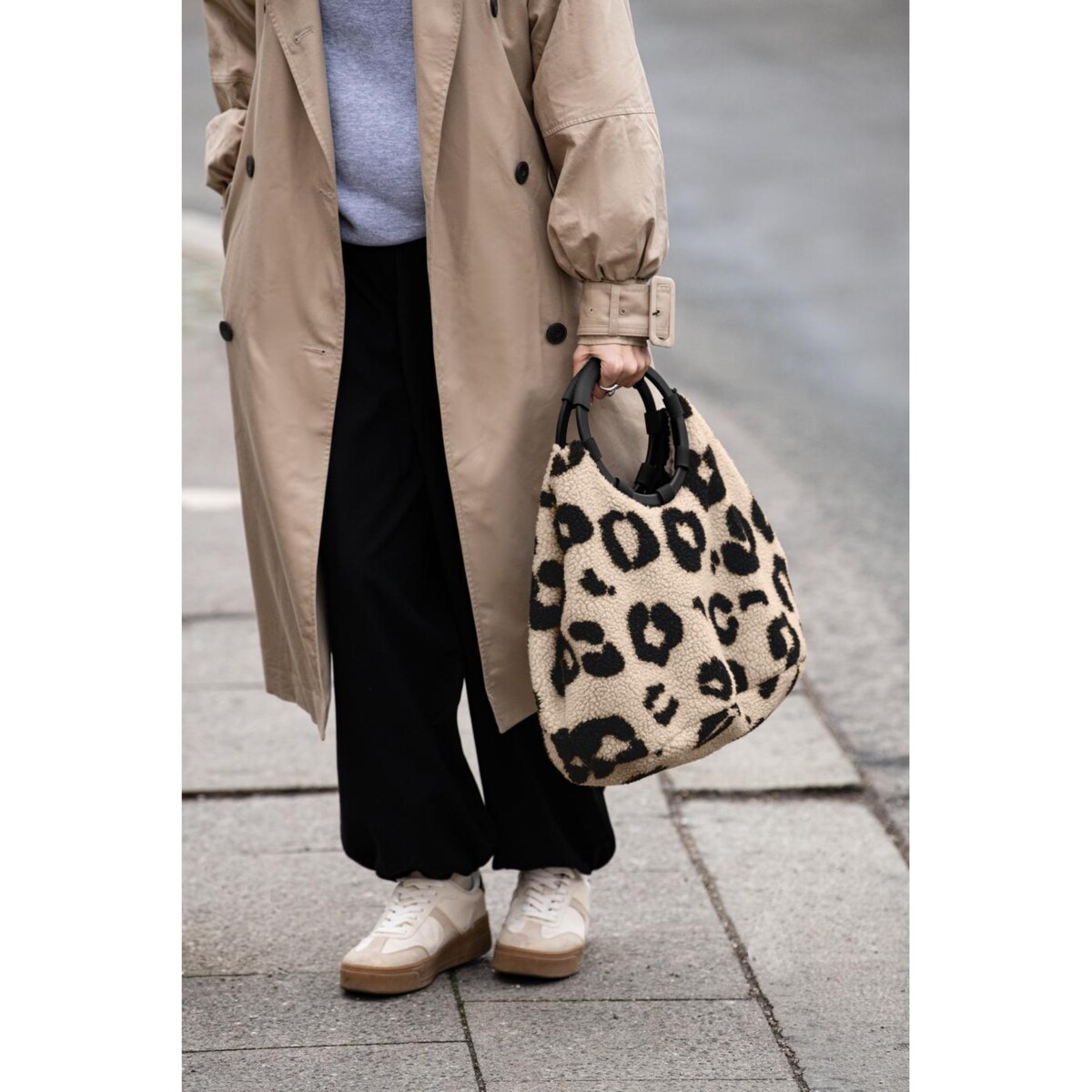 Torba LOOPBAG HOBO, teddy leo cream