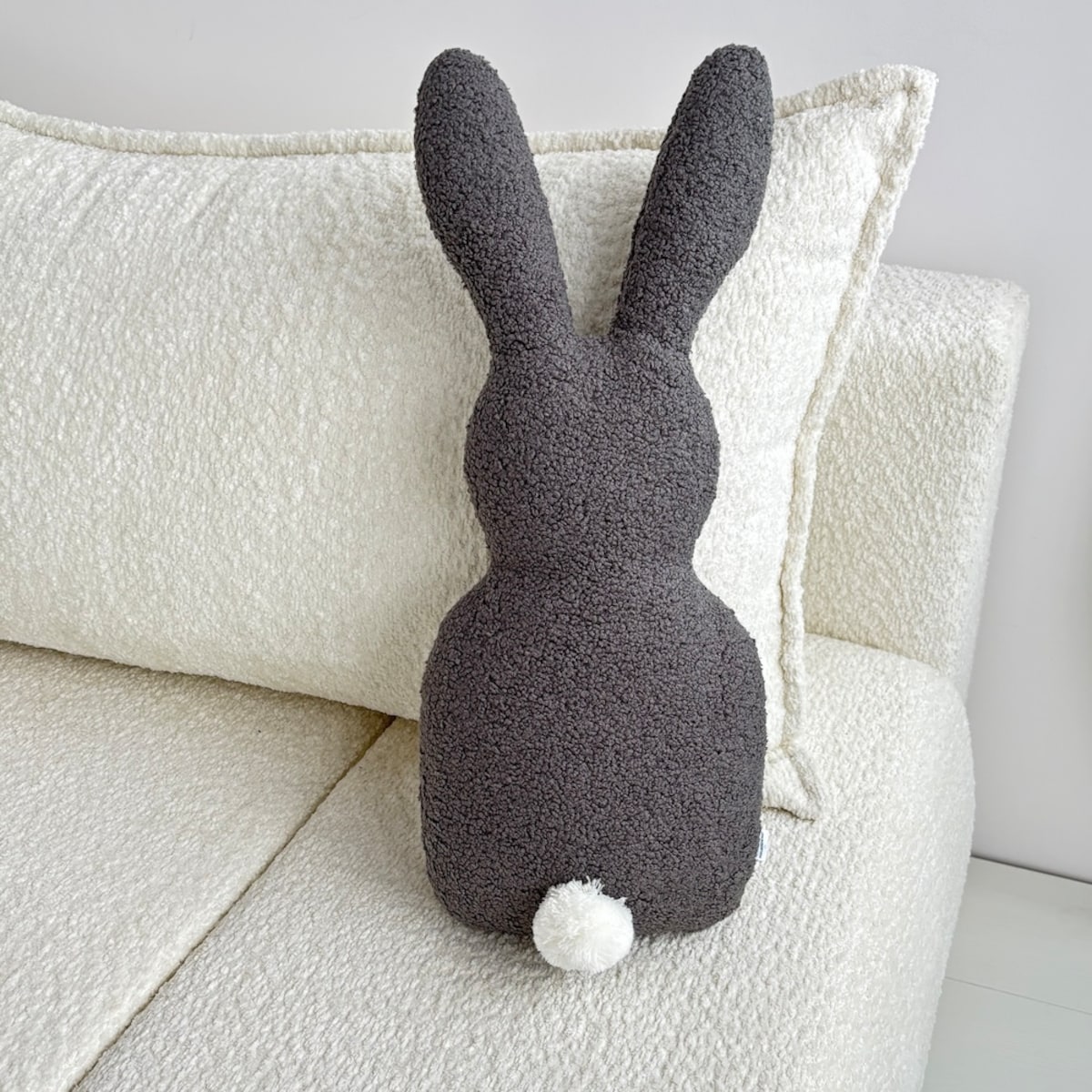 Poduszka minimalistyczny Zając boucle szary
