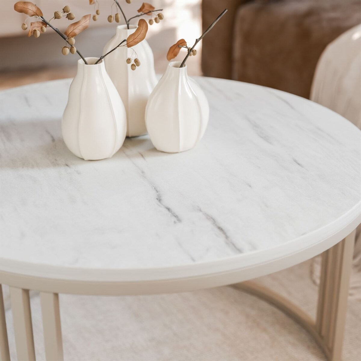 Okrągły stolik kawowy LORI MAT, kaszmirowy stelaż, blat Marmur Levanto