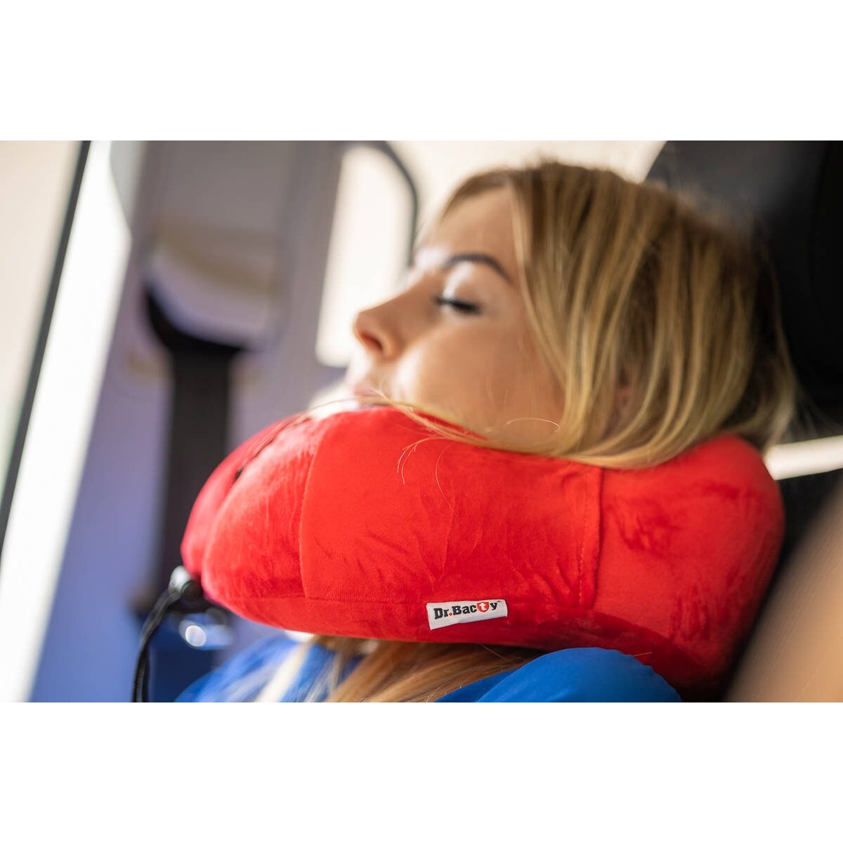Poduszka podróżna na szyję Dr.Bacty - czerwona. Plus zatyczki do uszu i opaska na oczy