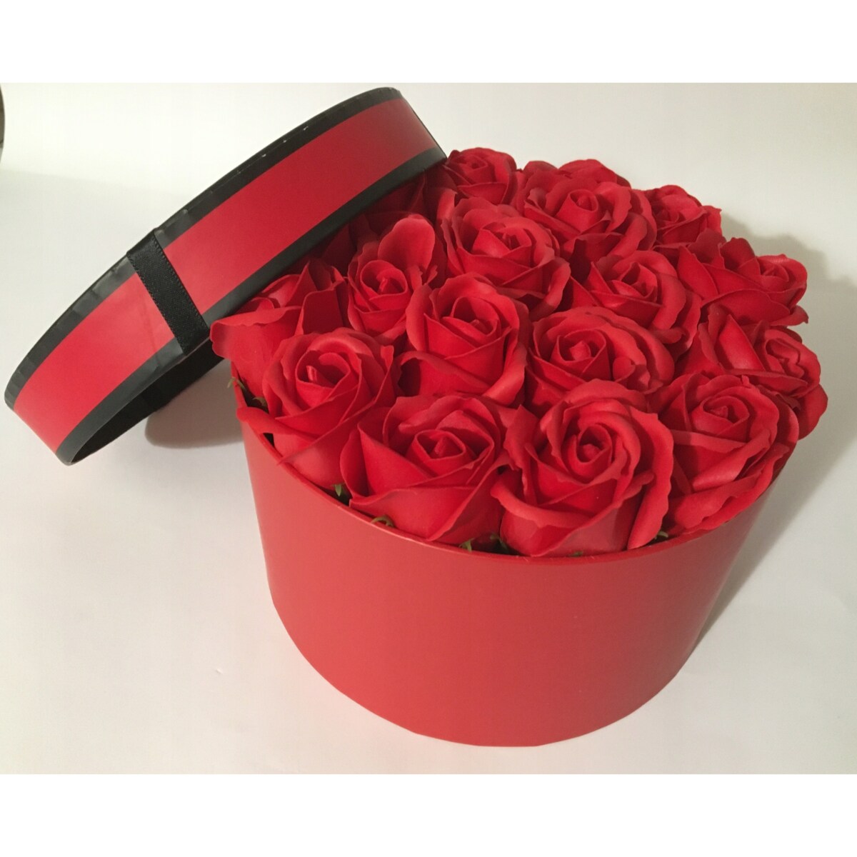 W PUDEŁKU KWIATY RÓŻE MYDLANE pachnące na prezent kobiet 18 urodziny box