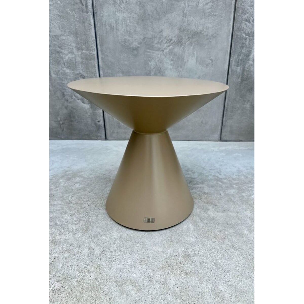 ALUMINIOWY STOLIK MATTEO SZAMPAŃSKI