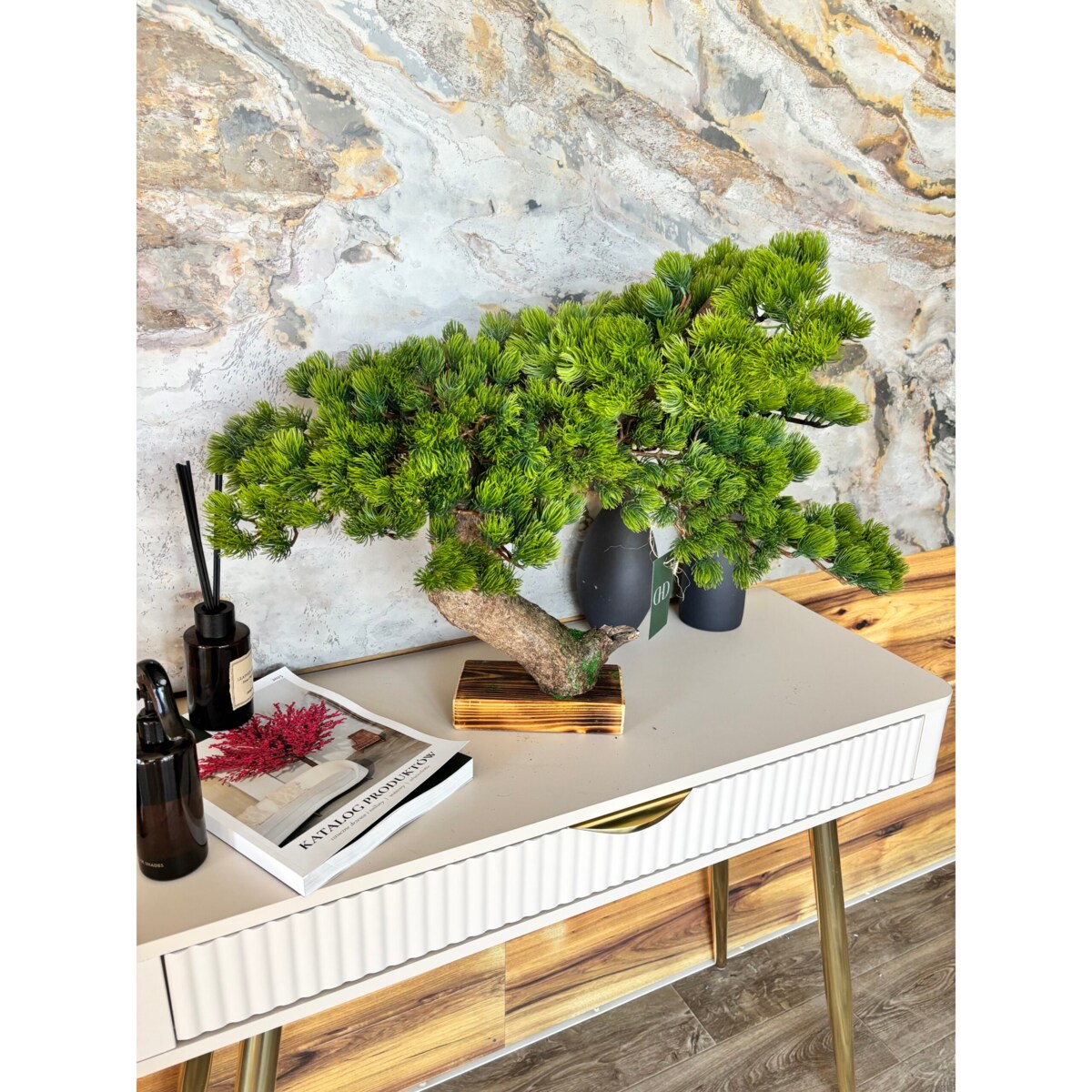 Bonsai iglaste na naturalnym pniu