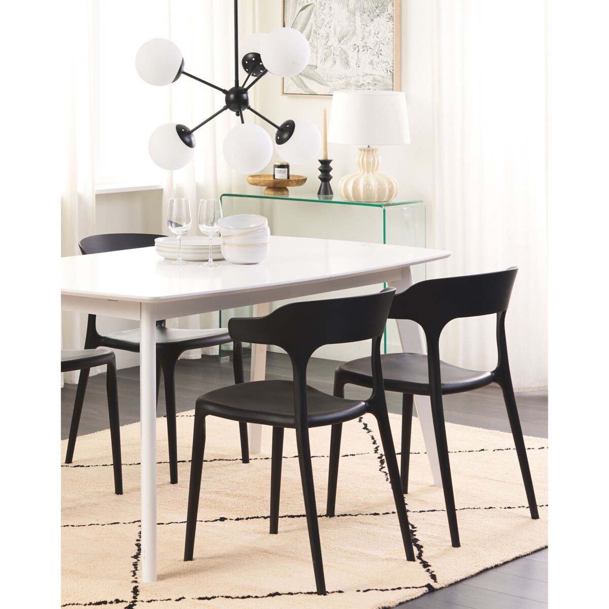 Zestaw 4 krzeseł do jadalni czarne GUBBIO