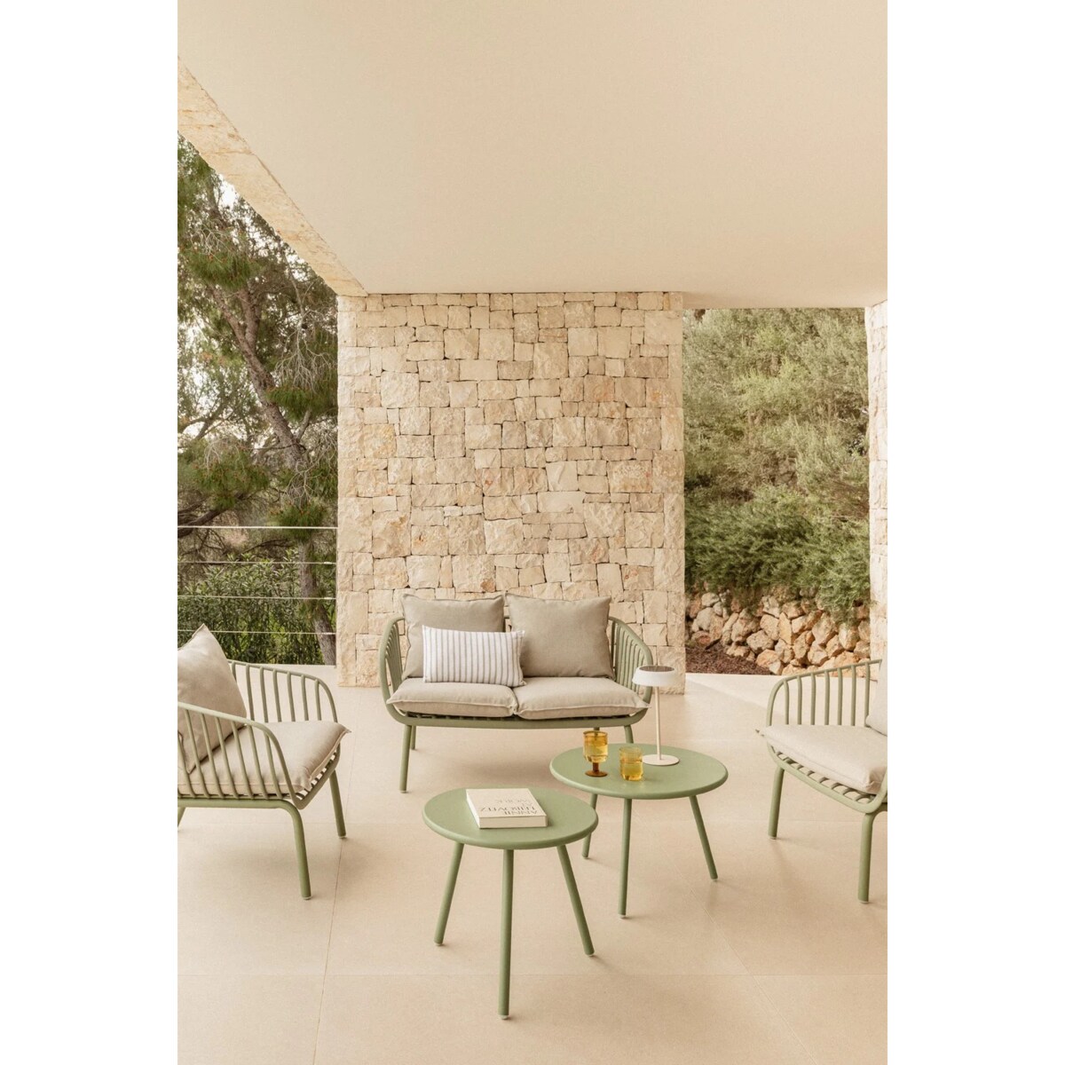 Zestaw ogrodowy: sofa, dwa fotele i dwa stoliko kawowe Aradina mięta