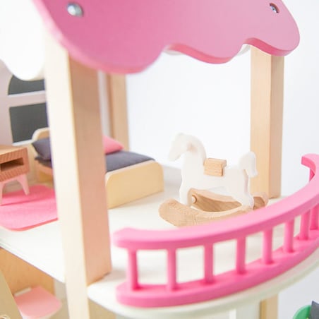 Domek drewniany dla lalek