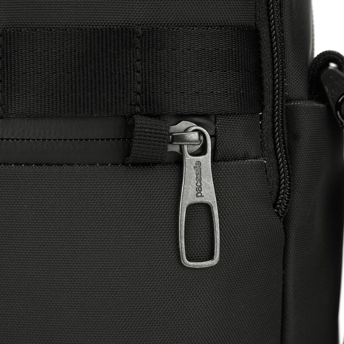 Torba na ramię męska/ listonoszka antykradzieżowa Pacsafe Metrosafe X vertical crossbody Black