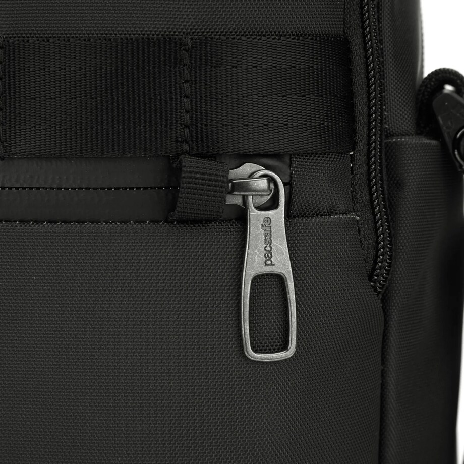 Torba na ramię męska/ listonoszka antykradzieżowa Pacsafe Metrosafe X vertical crossbody Black