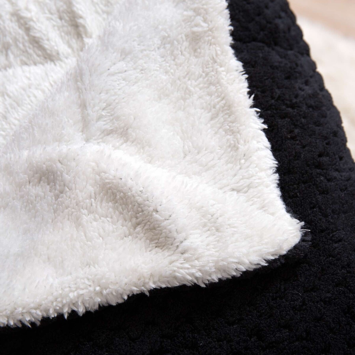 Czarny Koc Z Mikrofibry Baranek 150x200 Sherpa