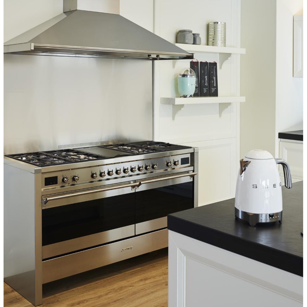 Czajnik elektryczny z regulacją temperatury biały 50's Style, 1700 ml, SMEG