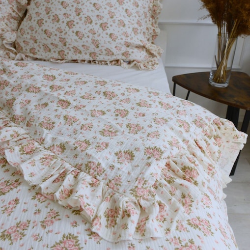 Pościel Muślinowa Z Falbanką Komplet Zestaw Do Sypialni Różowe Kwiatki 180X200 Cm + 2 Poduszki 70X80 Cm