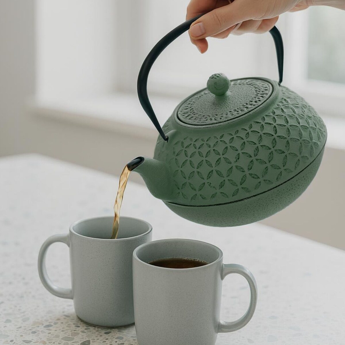 Czajnik żeliwny z zaparzaczem SABI, 1000 ml