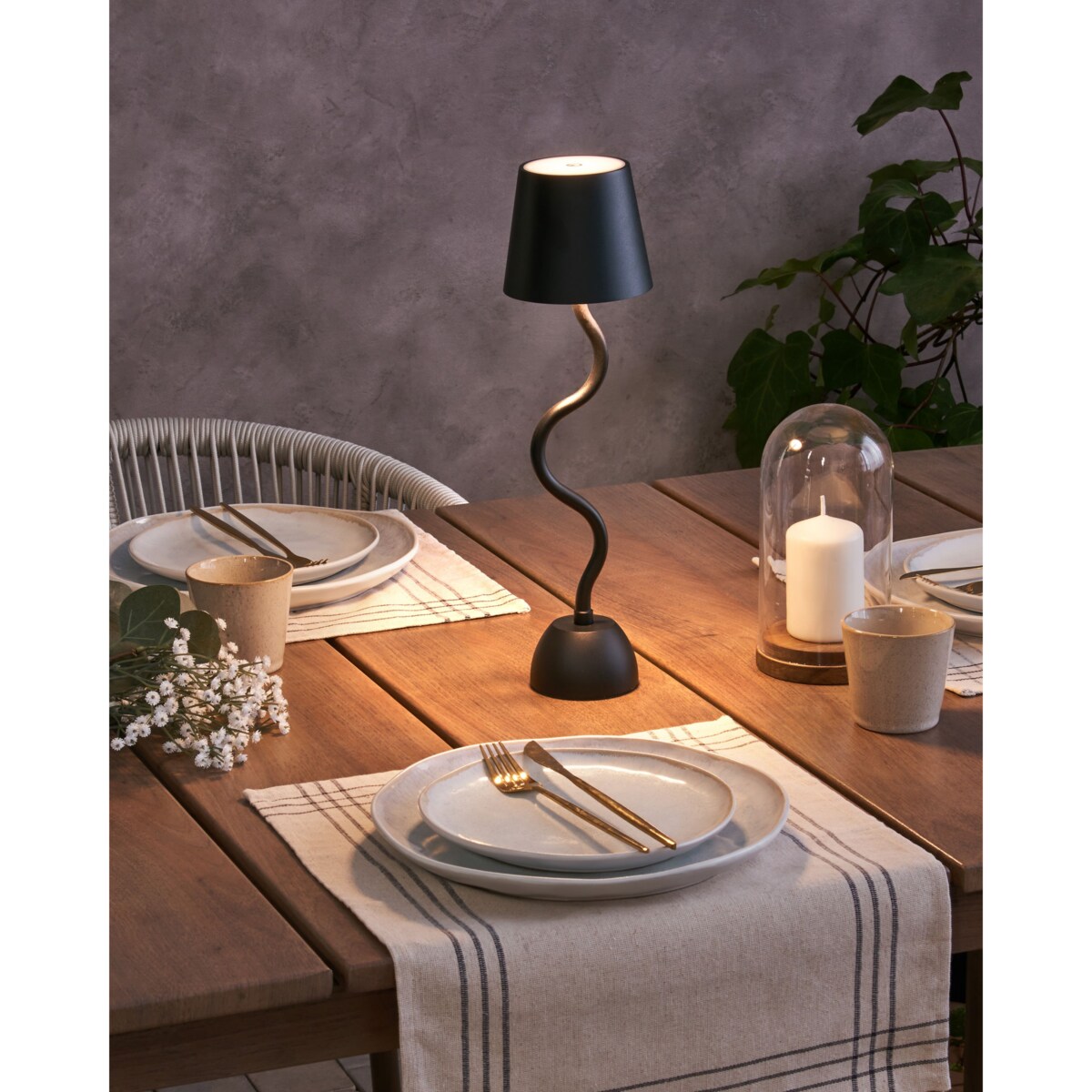 Bezprzewodowa lampa stołowa metalowa czarna VOUGA