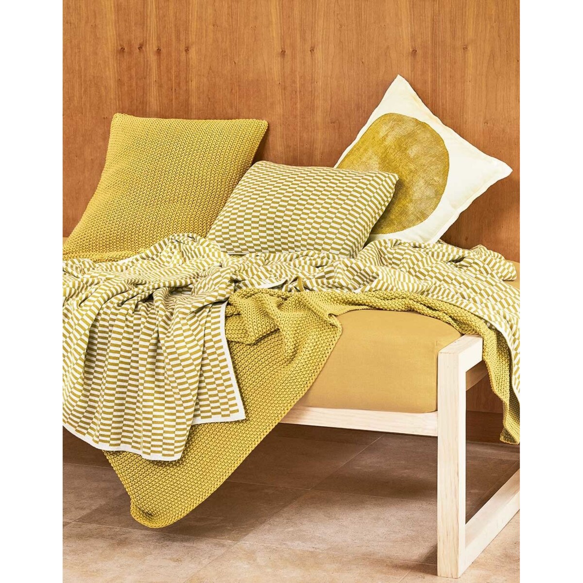 Dekoracyjna poduszka, ozdobna lniana poszewka - 45 x 45 cm, kolor żółty, Marc O'Polo