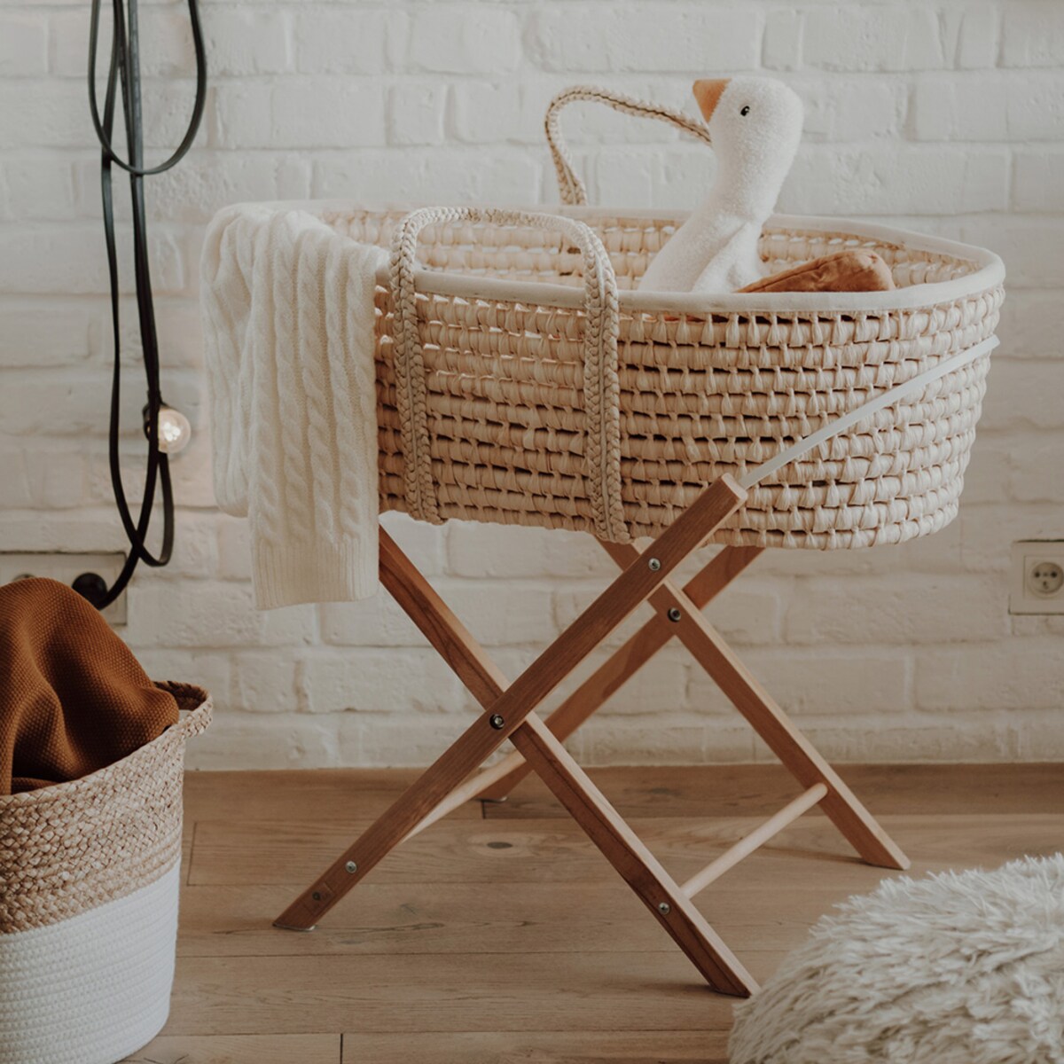 Stojak na kosz Happy Moses - Smart Stand - lakier bezbarwny