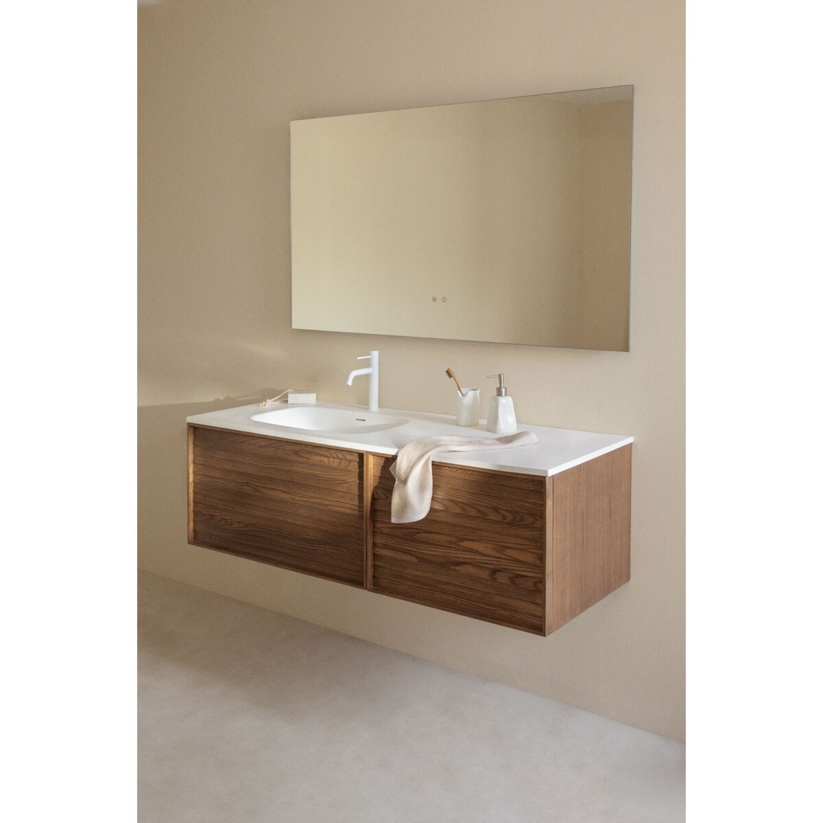 Drewniana komoda łazienkowa ze zintegrowaną umywalką Solea